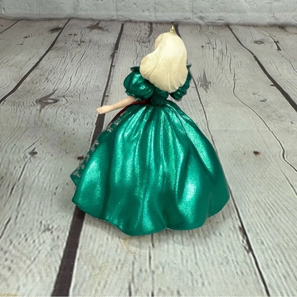 Vintage holiday Barbie hallmark Keepsake Ornament 1995 collector's series